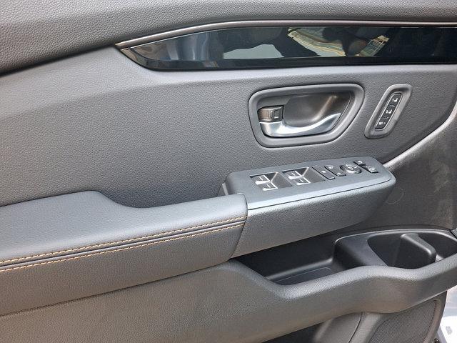 new 2025 Honda Pilot car, priced at $48,214