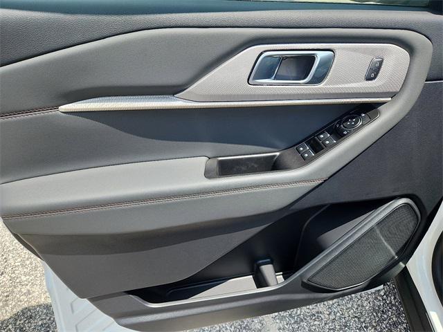 new 2025 Ford Explorer car, priced at $40,027