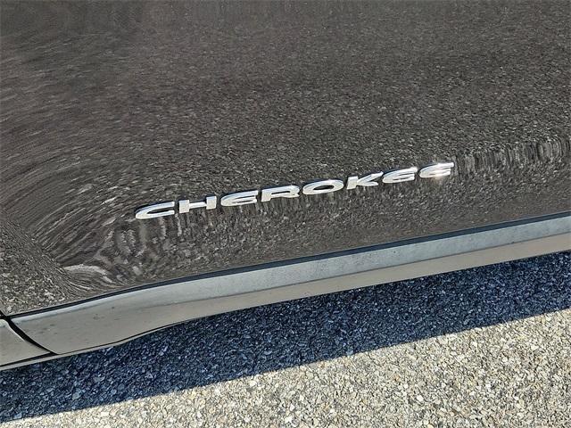 used 2015 Jeep Cherokee car, priced at $9,687