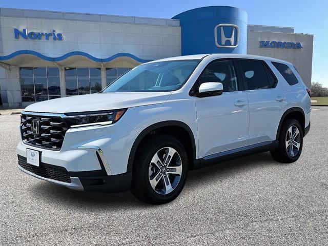 new 2025 Honda Pilot car, priced at $44,740