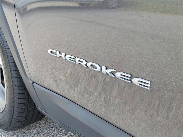 used 2019 Jeep Cherokee car, priced at $16,287