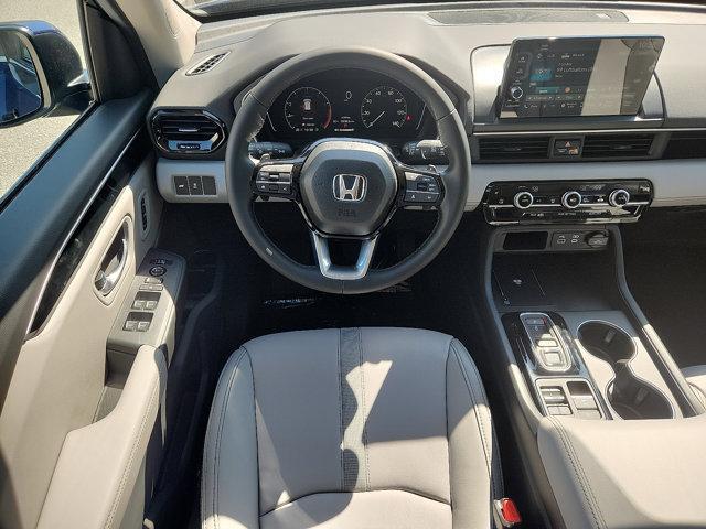 new 2025 Honda Pilot car, priced at $44,815