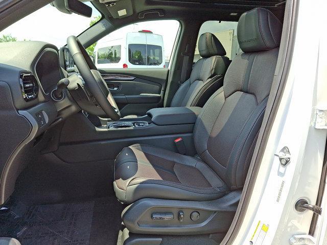 new 2025 Honda Pilot car, priced at $51,981