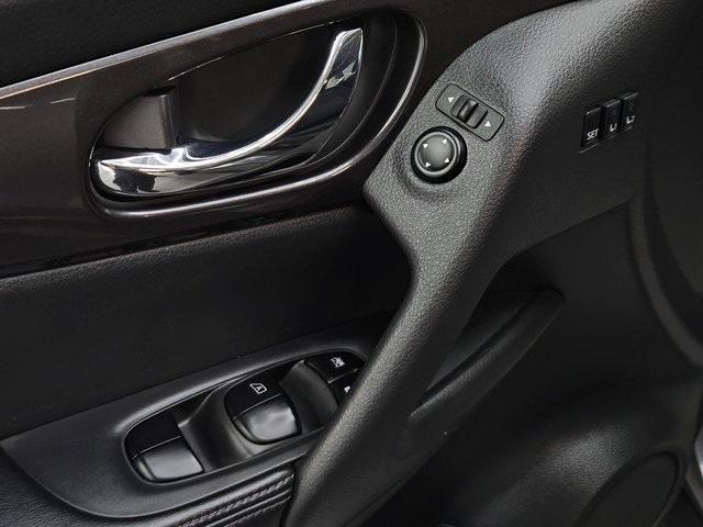 used 2019 Nissan Rogue car, priced at $17,569