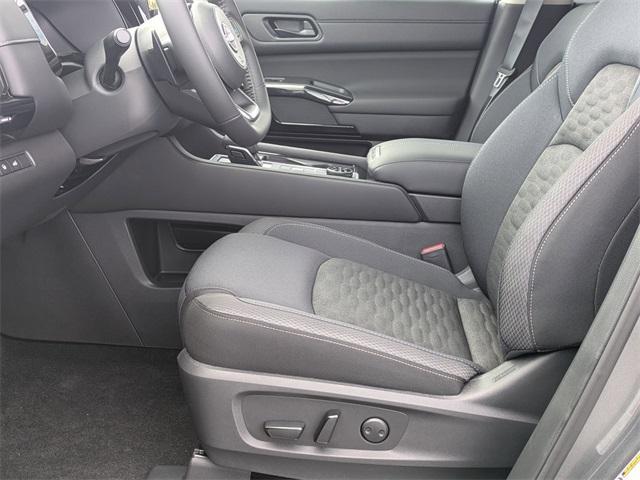 new 2025 Nissan Pathfinder car, priced at $33,706
