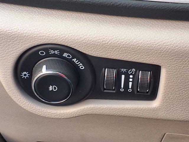 used 2023 Chrysler Pacifica car, priced at $24,998