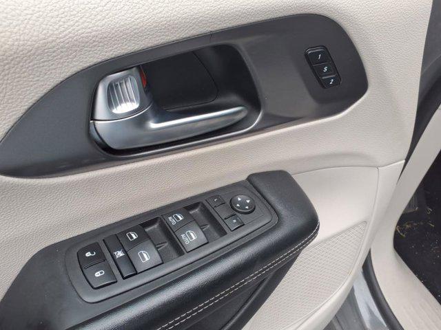 used 2022 Chrysler Pacifica car, priced at $20,956
