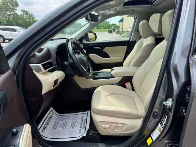 used 2022 Toyota Highlander car, priced at $36,238