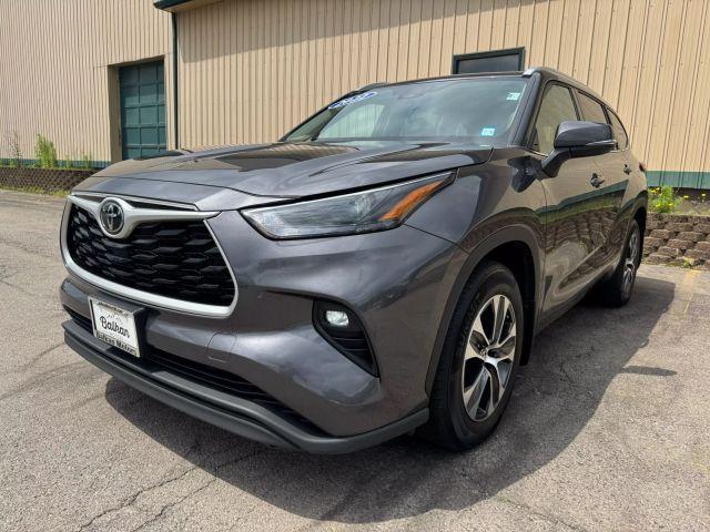 used 2022 Toyota Highlander car, priced at $36,238