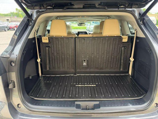 used 2022 Toyota Highlander car, priced at $36,238