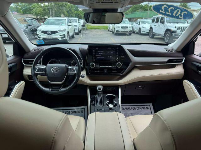 used 2022 Toyota Highlander car, priced at $36,238