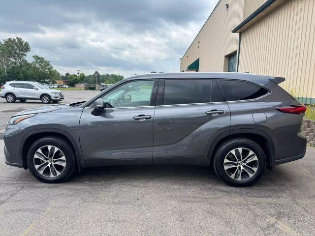 used 2022 Toyota Highlander car, priced at $36,238