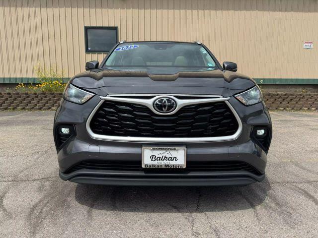 used 2022 Toyota Highlander car, priced at $36,238