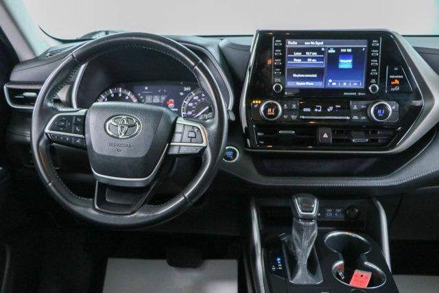 used 2022 Toyota Highlander car, priced at $34,995