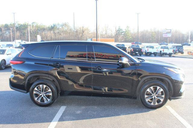 used 2021 Toyota Highlander car, priced at $25,995