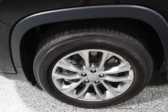 used 2022 Jeep Cherokee car, priced at $17,995