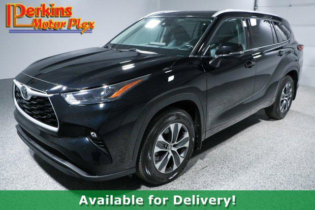 used 2022 Toyota Highlander car, priced at $35,995