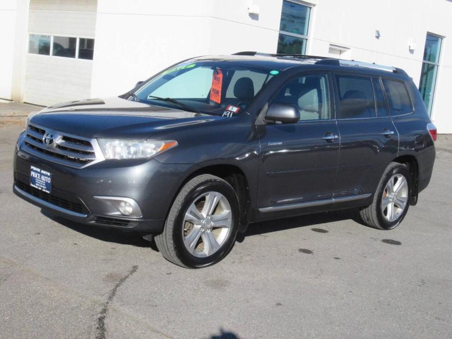 used 2013 Toyota Highlander car, priced at $8,995