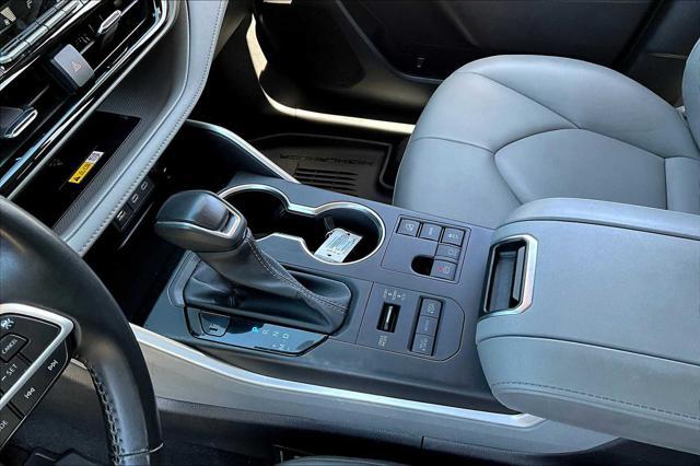 used 2023 Toyota Highlander car, priced at $40,761