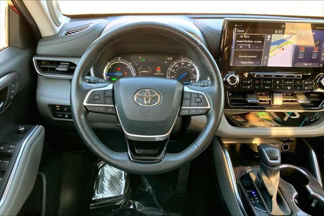 used 2022 Toyota Highlander Hybrid car, priced at $43,461