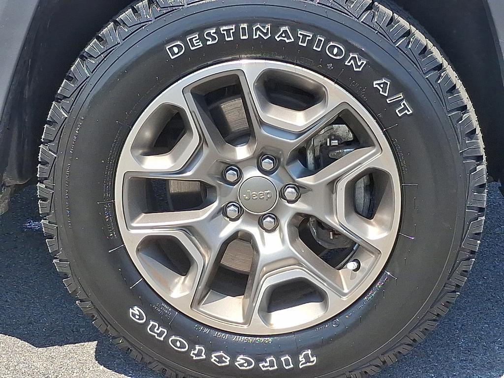 used 2022 Jeep Cherokee car, priced at $25,995