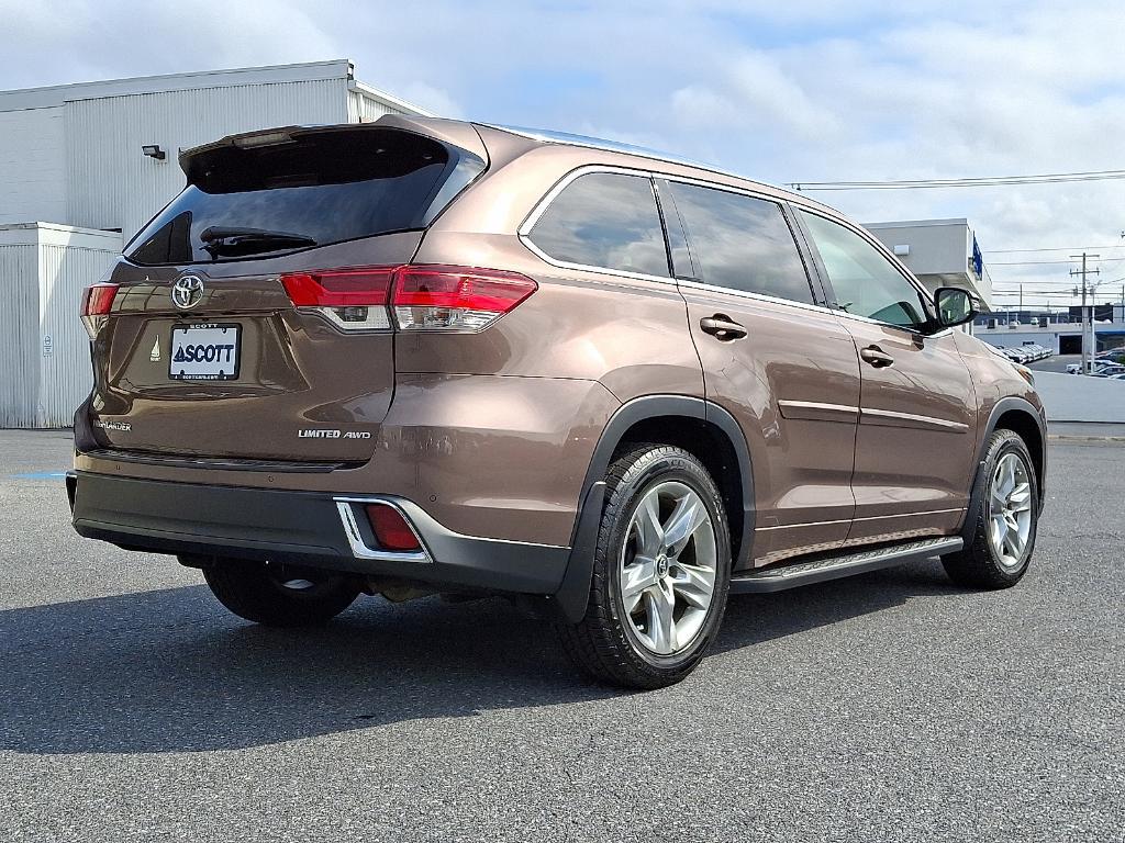 used 2017 Toyota Highlander car, priced at $27,995