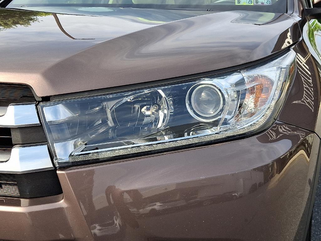used 2017 Toyota Highlander car, priced at $27,995