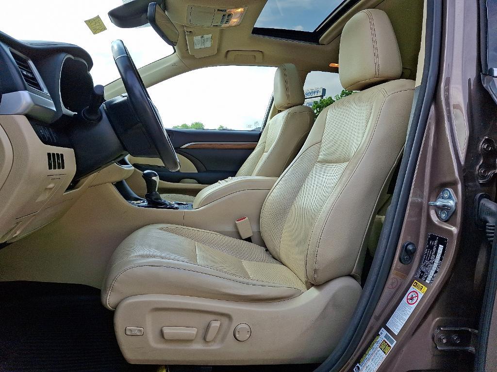 used 2017 Toyota Highlander car, priced at $27,995