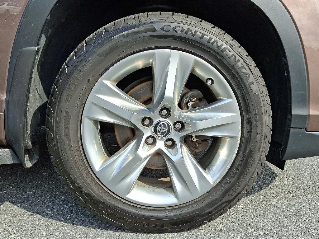 used 2017 Toyota Highlander car, priced at $27,995