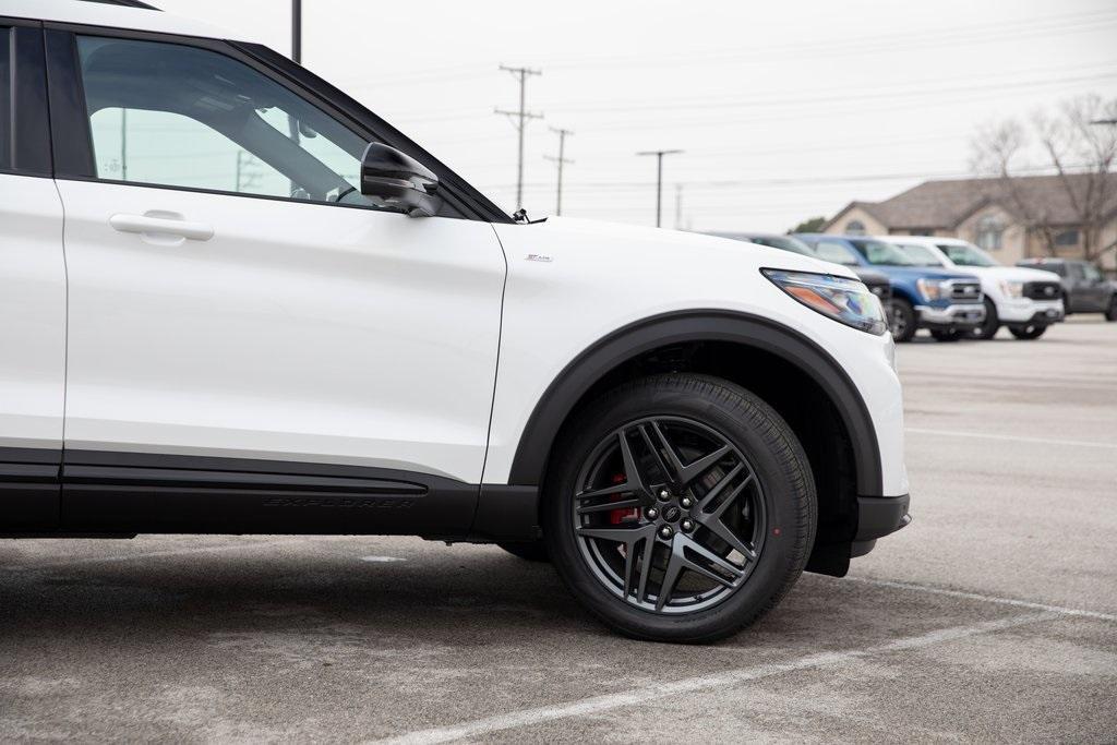 new 2025 Ford Explorer car, priced at $49,483