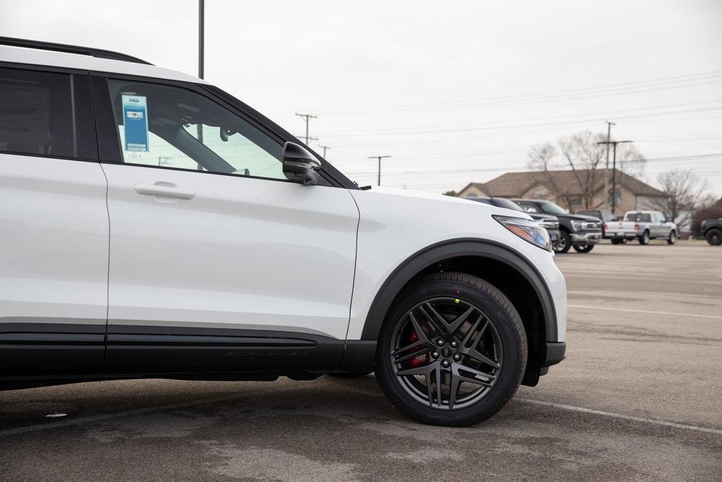 new 2025 Ford Explorer car, priced at $57,562