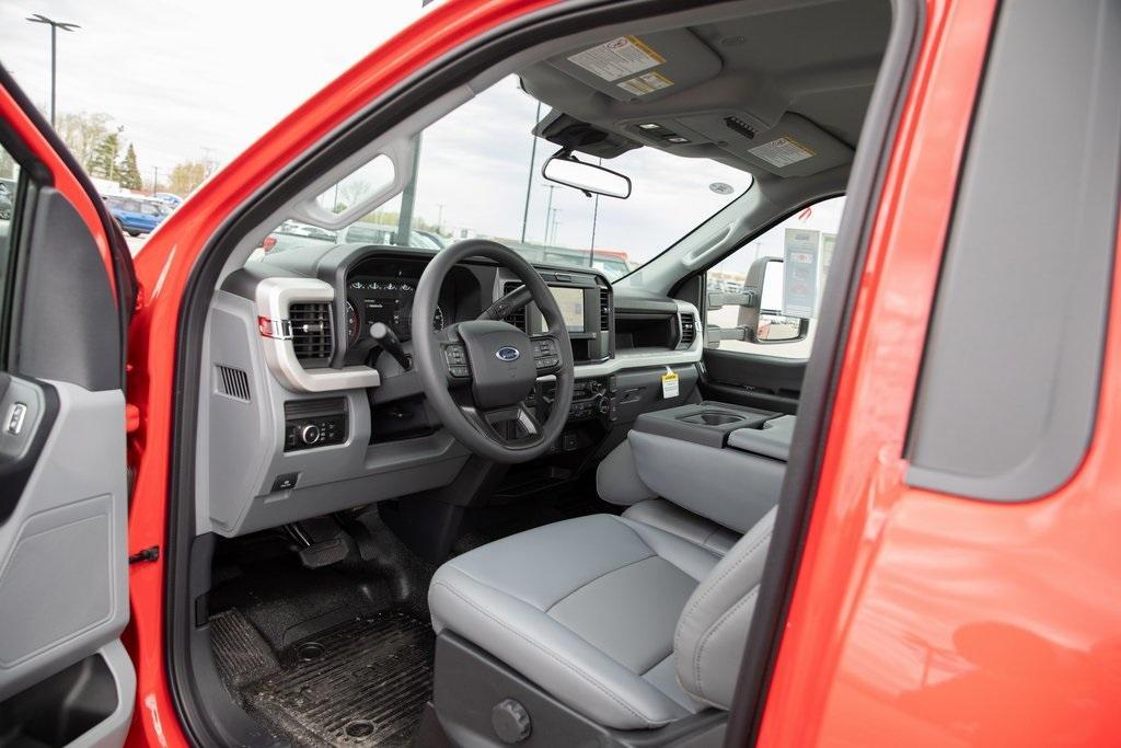 new 2025 Ford F-250 car, priced at $45,624