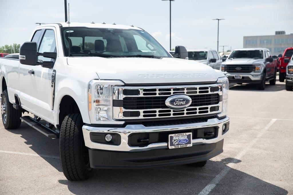 new 2025 Ford F-350 car, priced at $57,111