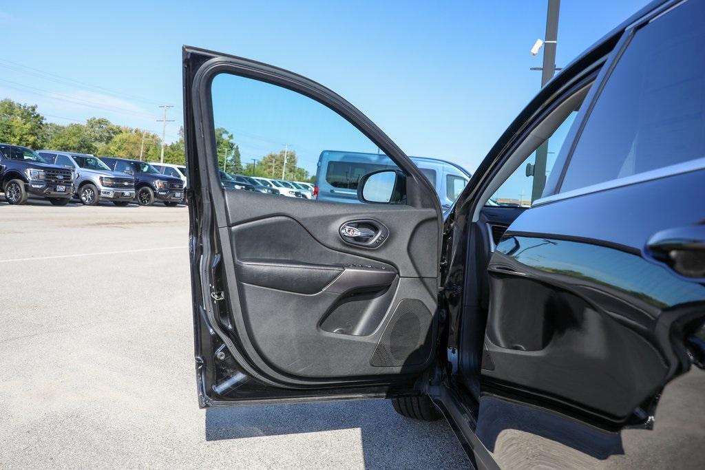 used 2019 Jeep Cherokee car, priced at $15,409