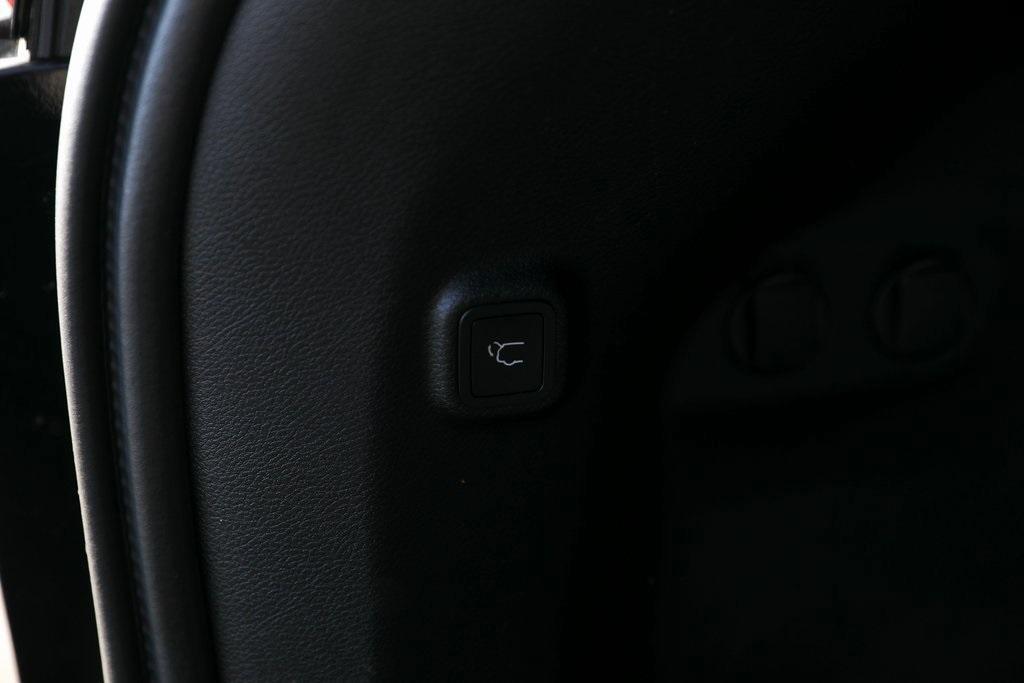 used 2019 Jeep Cherokee car, priced at $15,409