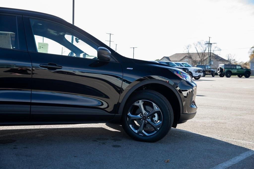 new 2025 Ford Escape car, priced at $33,436