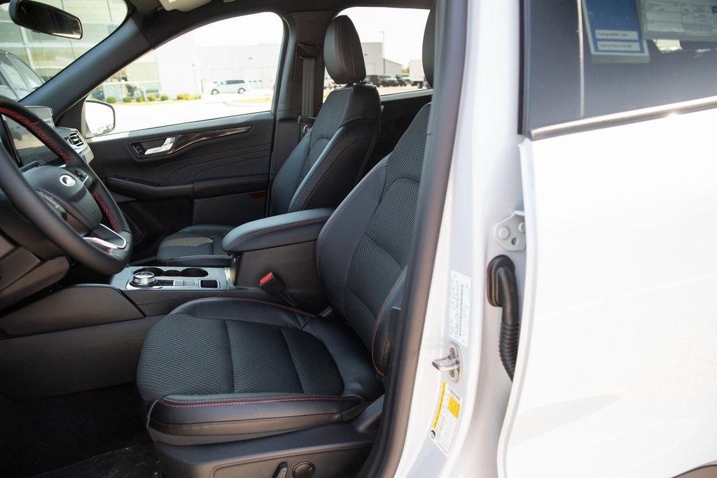 new 2025 Ford Escape car, priced at $33,297