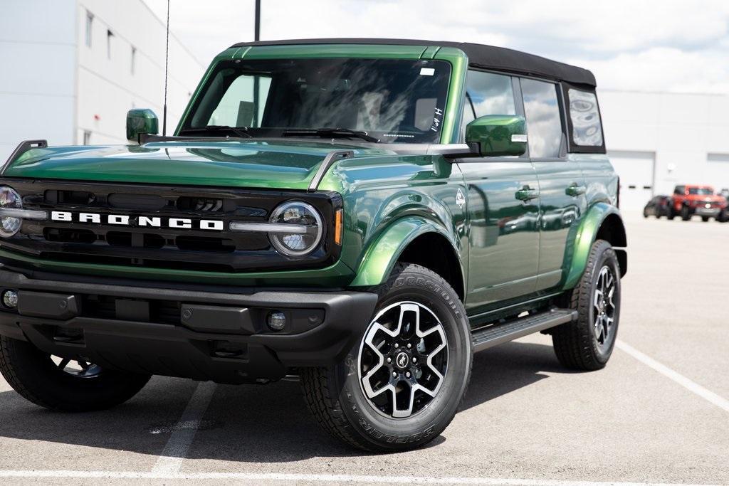 new 2024 Ford Bronco car, priced at $48,618