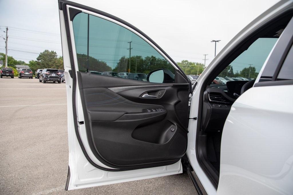 used 2025 Buick Envista car, priced at $26,497