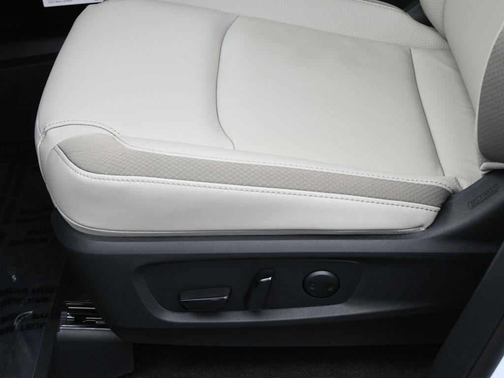 new 2025 Nissan Pathfinder car, priced at $36,281