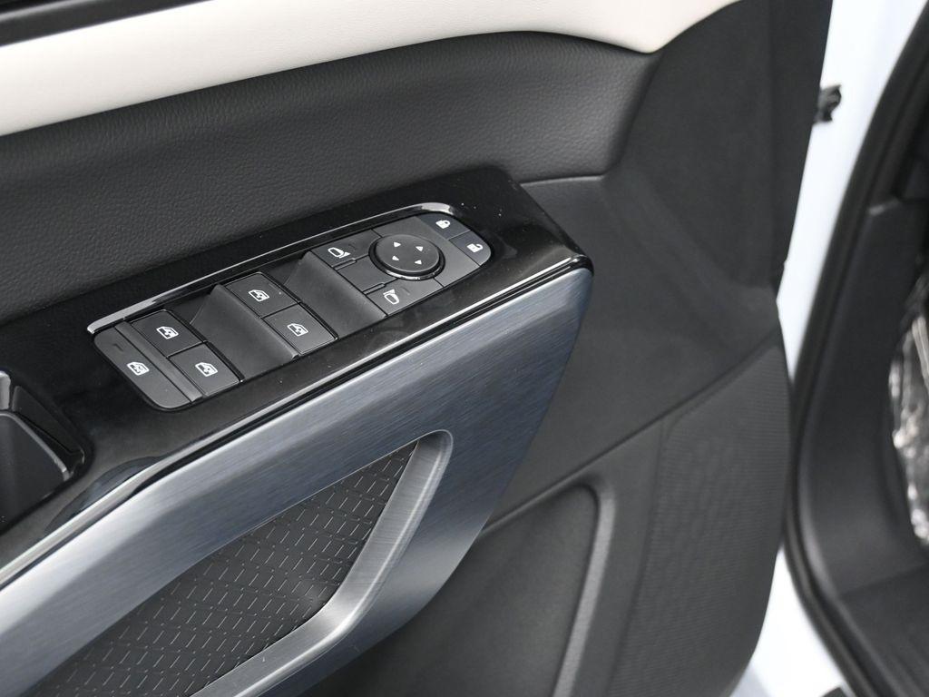 new 2025 Nissan Pathfinder car, priced at $36,281