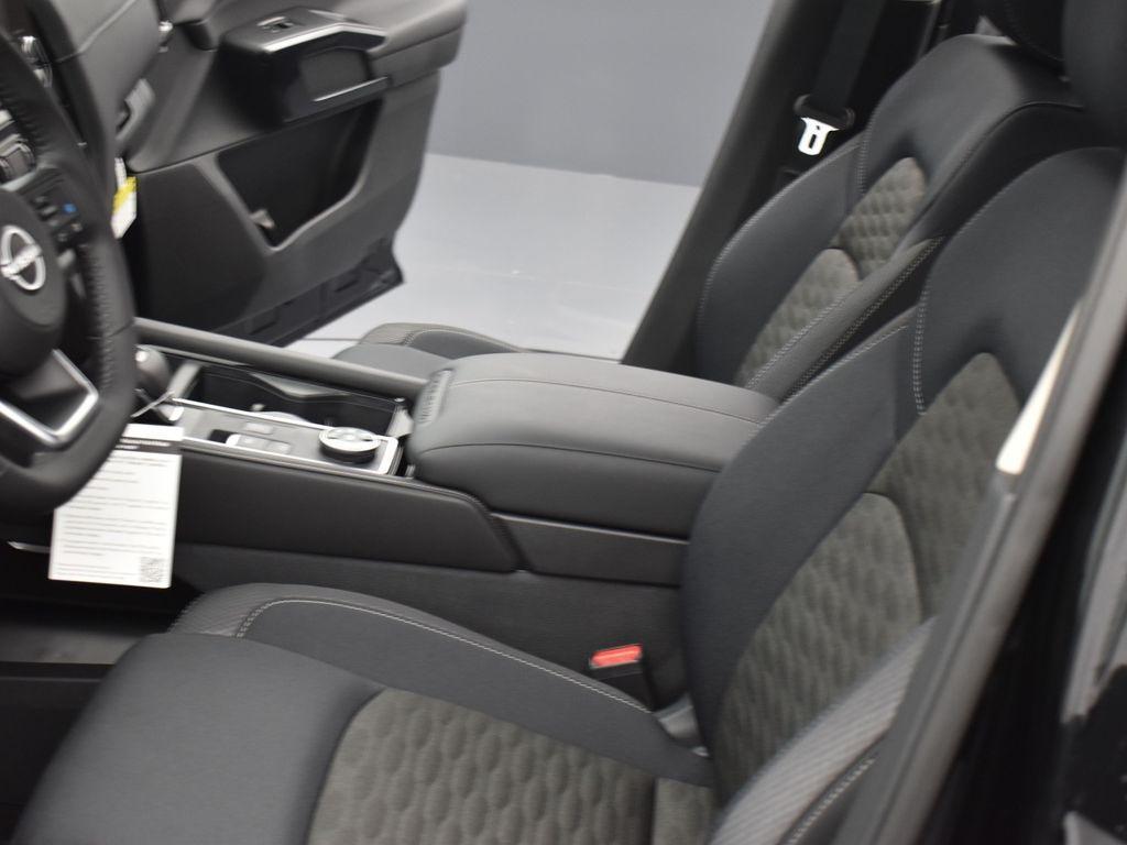 new 2025 Nissan Pathfinder car, priced at $40,996