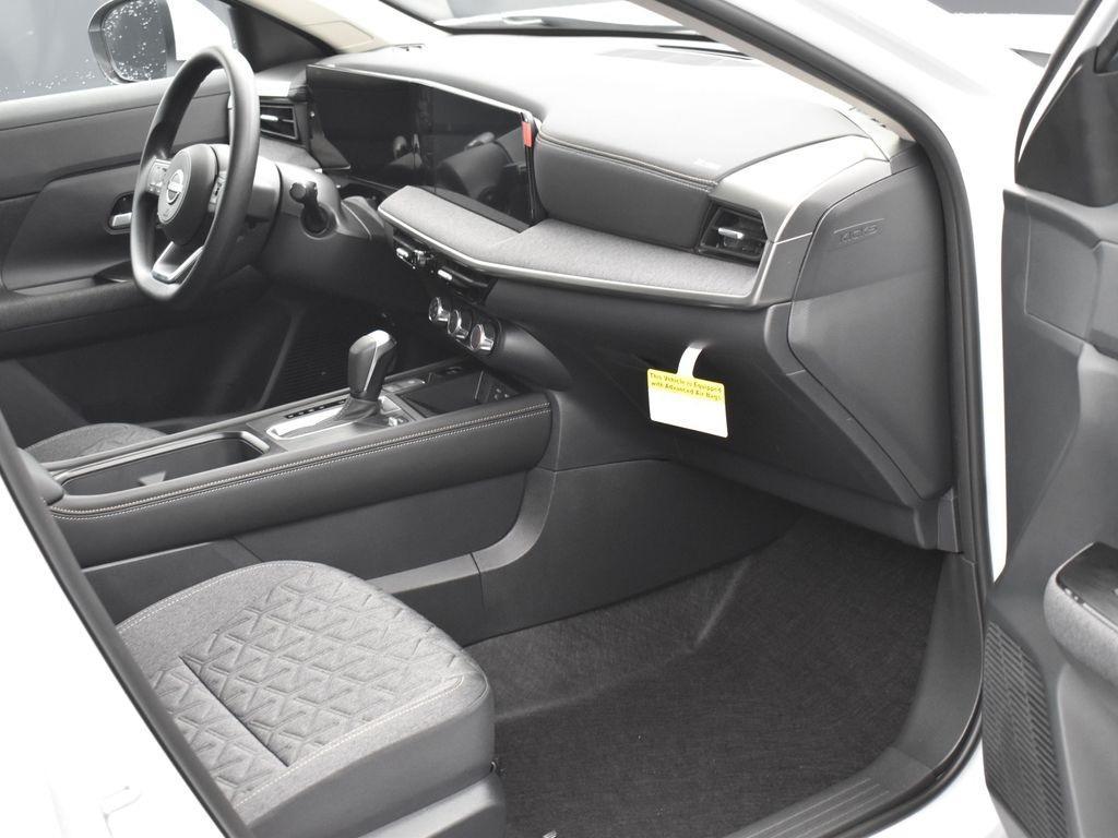 new 2025 Nissan Kicks car, priced at $25,424
