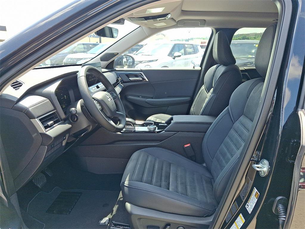 new 2025 Mitsubishi Outlander car, priced at $36,040