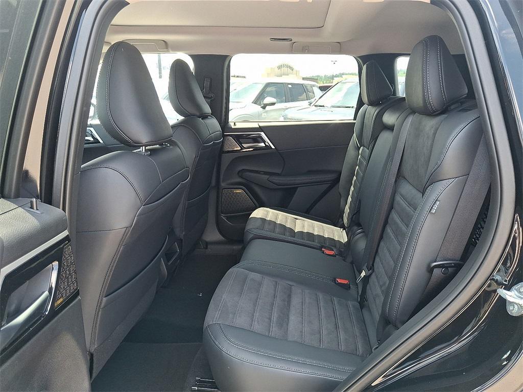 new 2025 Mitsubishi Outlander car, priced at $36,040