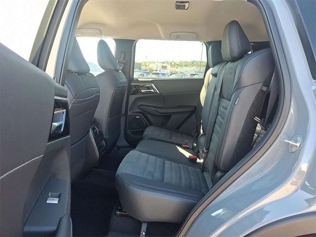 new 2025 Mitsubishi Outlander car, priced at $33,365