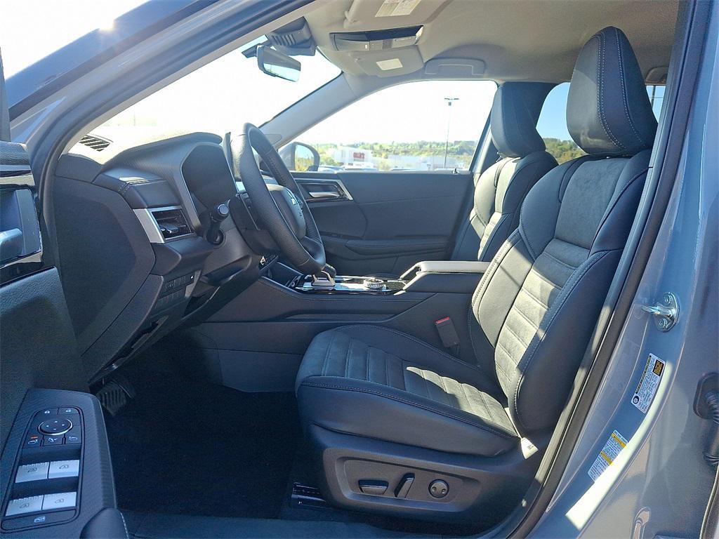 new 2025 Mitsubishi Outlander car, priced at $33,365