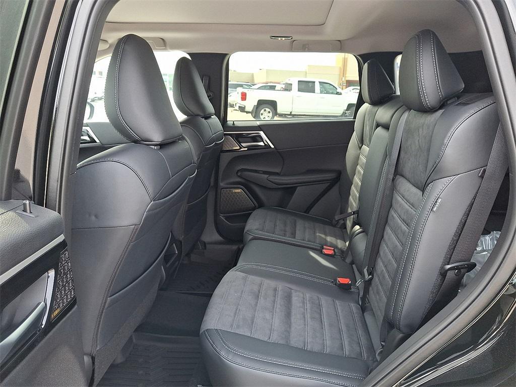 new 2025 Mitsubishi Outlander car, priced at $35,625