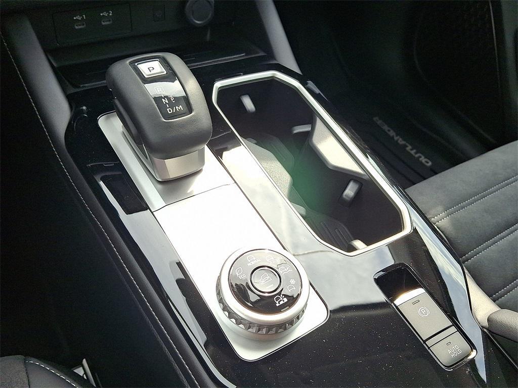 new 2025 Mitsubishi Outlander car, priced at $35,625