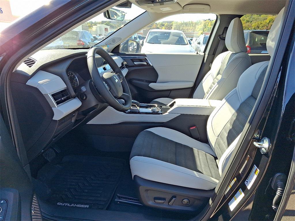 new 2025 Mitsubishi Outlander car, priced at $33,465